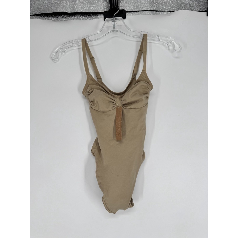 SKIMS Seamless Sculpt Thong Bodysuit Womens Medium Clay Tan Beige Adjustable